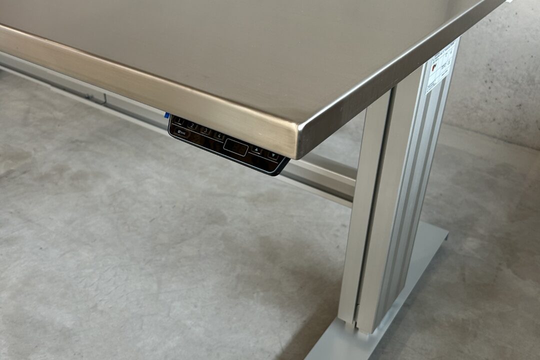 Arbeitsplatz höhenverstellbar 1800 x 800 mm (3).jpg