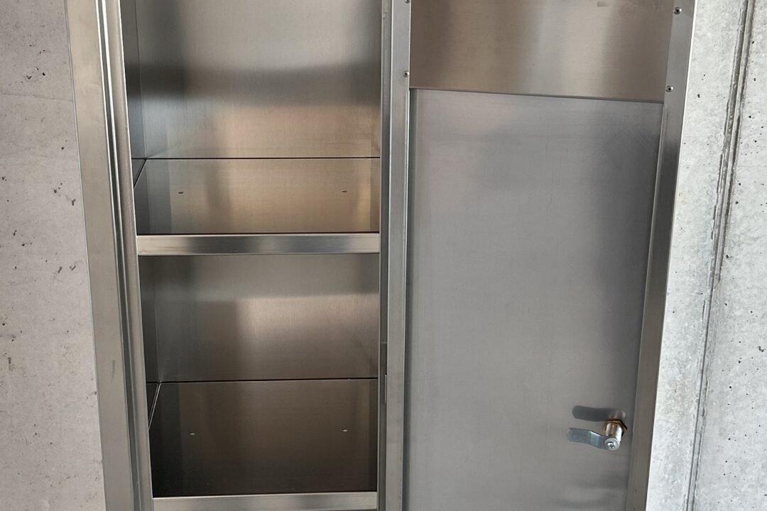 Spinschrank aus Edelstahl 350 x 350 x 1.800 mm, 1-türig (4).jpg