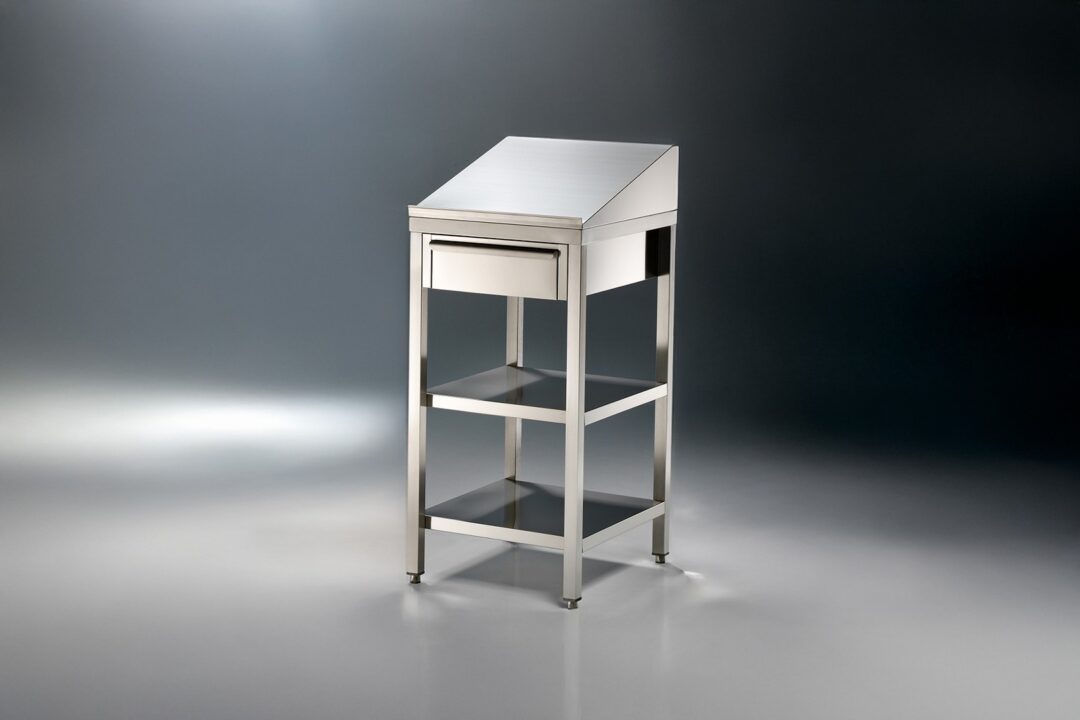 339-Stehpult mit Schublade 1620x1080px 72dpi.jpg