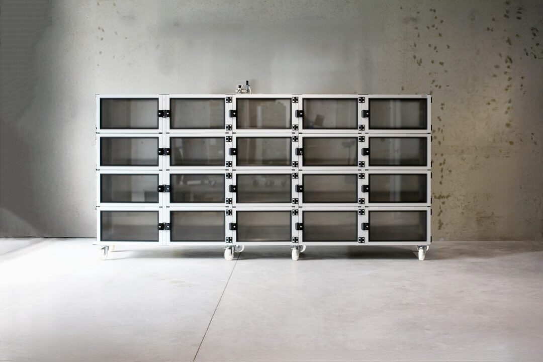 750078 CABINET.LINE® Lagerschrank 1620x1080px - AL B3.490 20-türig 1620x1080px 72dpi.jpg