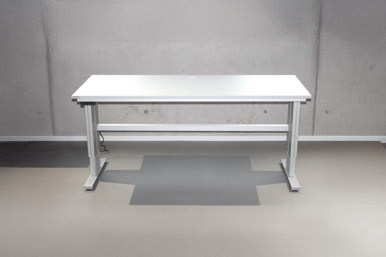 840992 LINE® Edelstahltisch höhenverstellbar Melamin 1620x1080px 72dpi.jpg