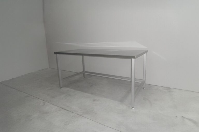 000126 Reinraumtisch Alu + VA (3) 1620x1080px 72dpi.jpg