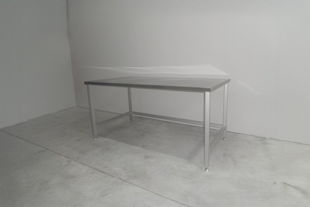 000126 Reinraumtisch Alu + VA (3) 1620x1080px 72dpi.jpg