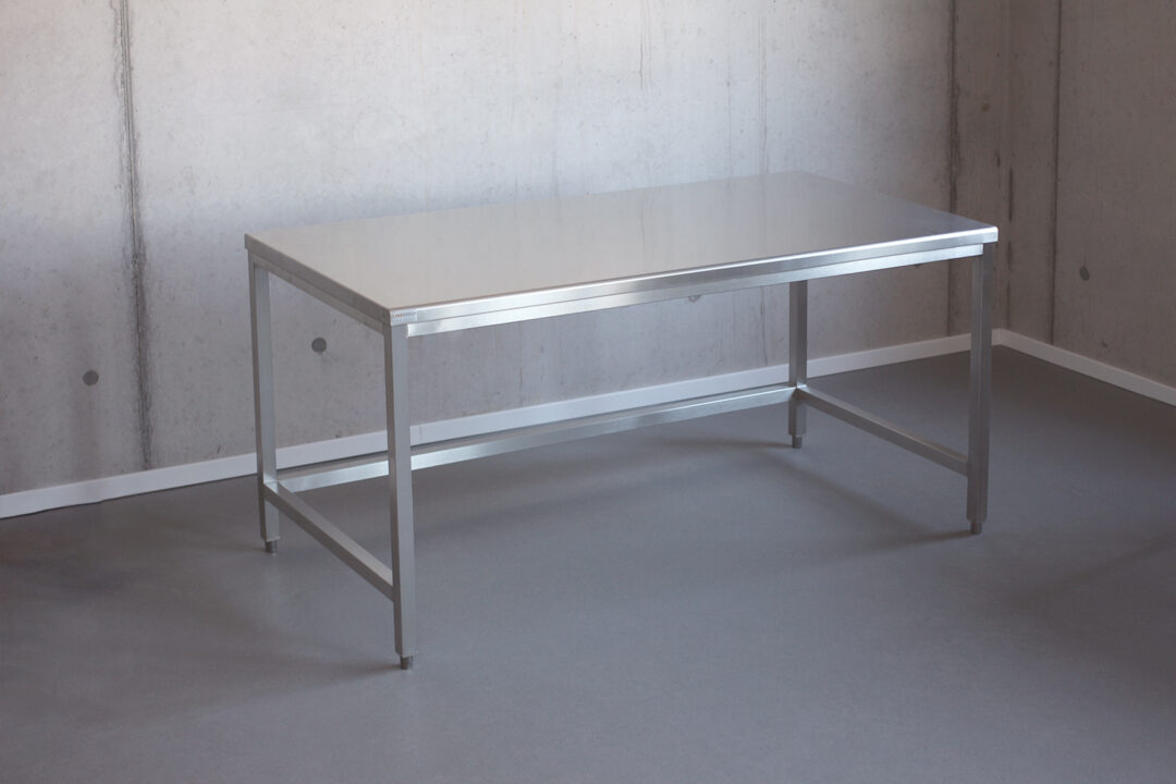 841012 LINE® Edelstahltisch GMP und Premium 1620x1080px 72dpi.jpg