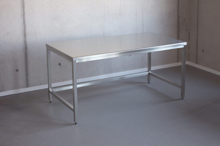 841012 LINE® Edelstahltisch GMP und Premium 1620x1080px 72dpi.jpg