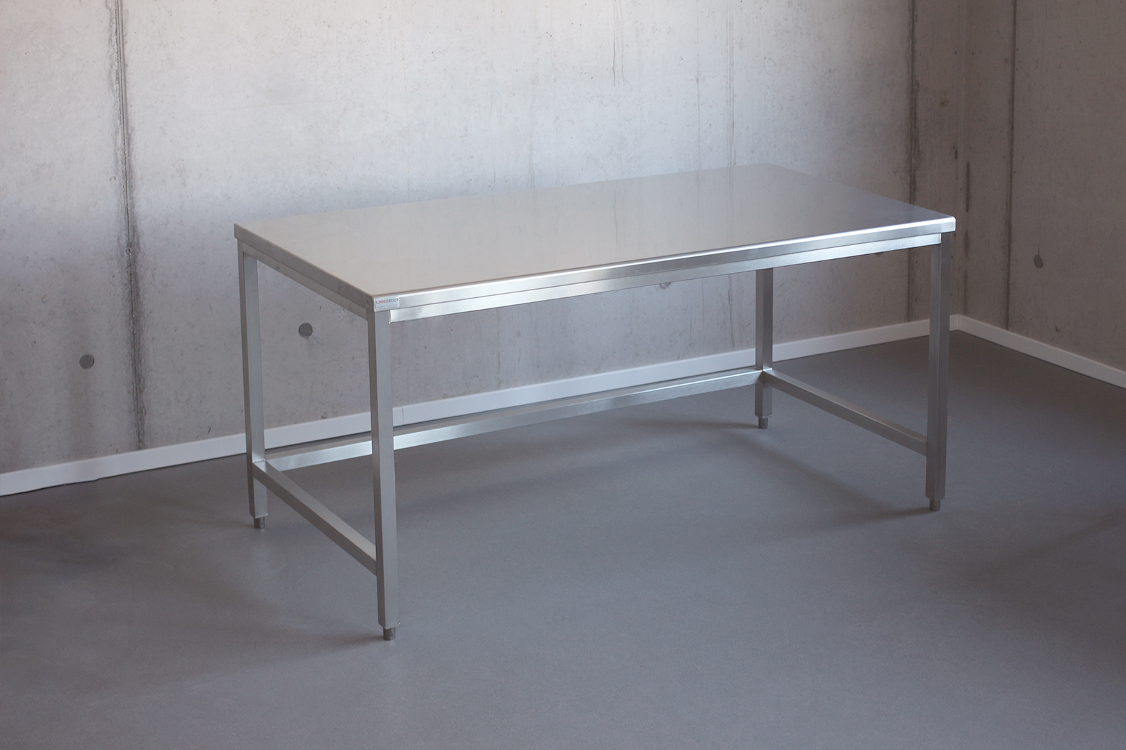 841012 LINE® Edelstahltisch GMP und Premium 1620x1080px 72dpi.jpg