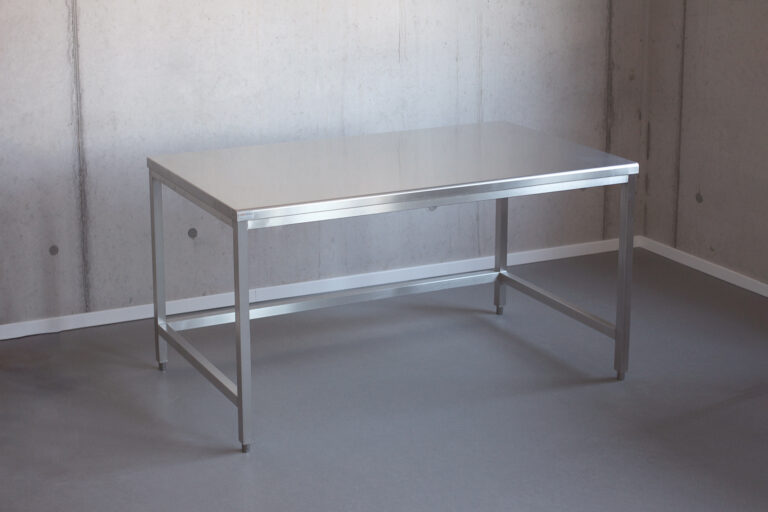 841012 LINE® Edelstahltisch GMP und Premium 1620x1080px 72dpi.jpg