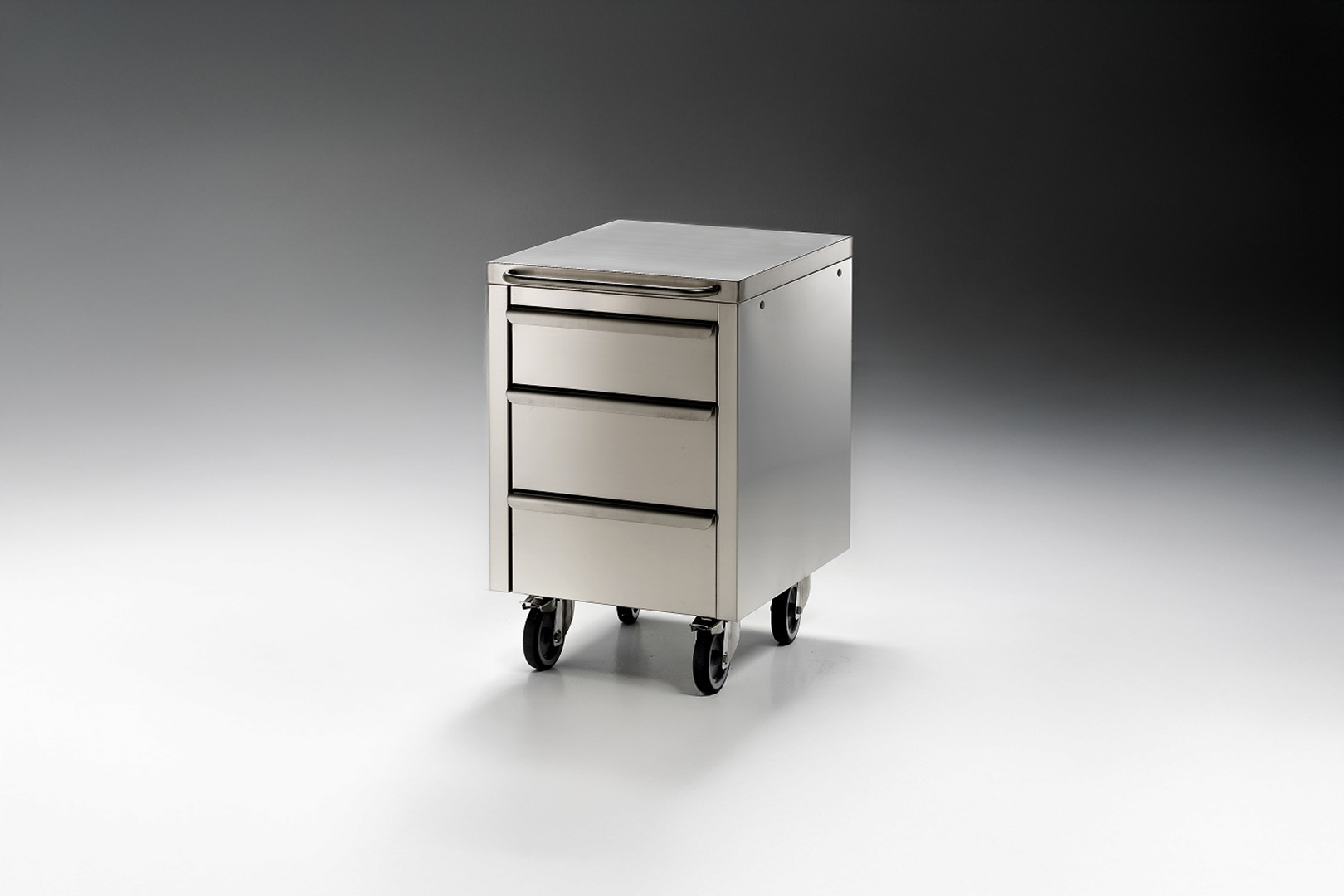 A10257 B Werkzeugwagen 1620x1080x 72dpi 3 Schubladen.jpg