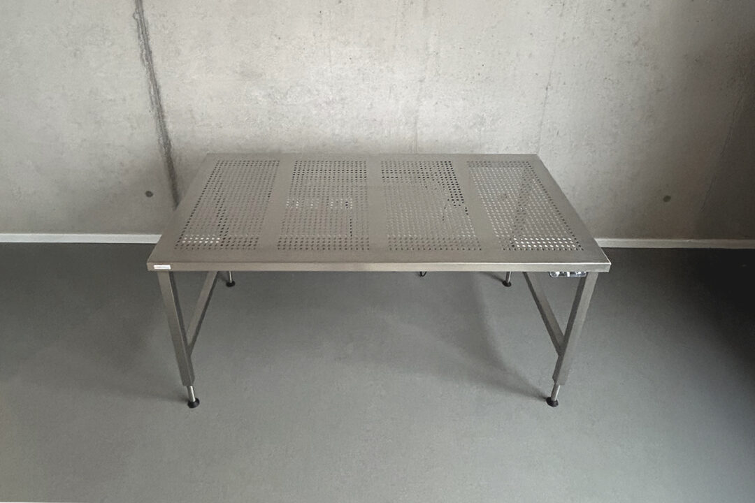 841023 LINE® Edelstahltisch höhenverstellbar 1620x1080px 72dpi IMG_4785.jpg