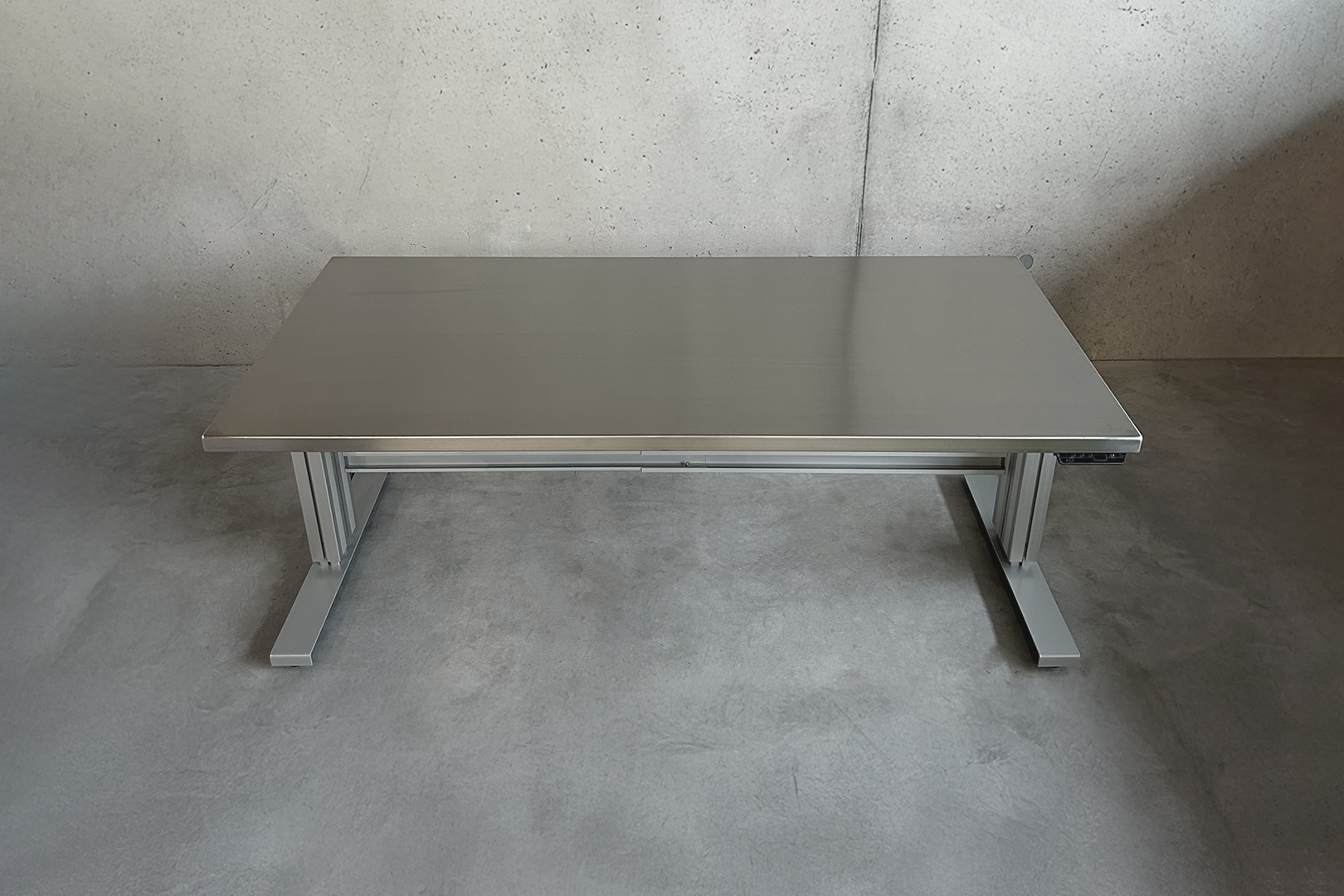 840920 LINE® Edelstahltisch B1.800 höhenverstellbar 1620x1080px 72dpi_50915.jpg