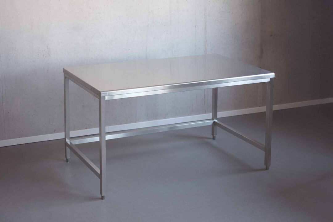 841012 LINE® Edelstahltisch GMP und Premium 1620x1080px.jpg