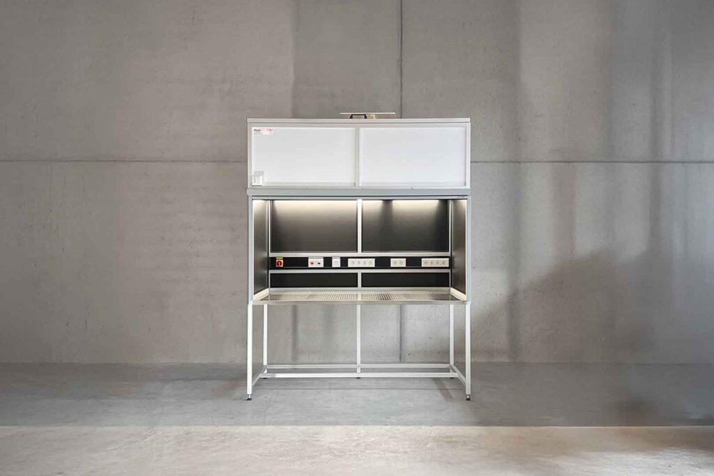 651376 u7 FLOW.LINE® Box 1620x1080px 72dpi - B1.915 Black _Komposition-01.jpg