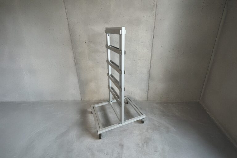 108424 LINE® Reinraumeinrichtung Werkzeuggestell 1080x1620px - AL B600 1620x1080px 72dpi.jpg