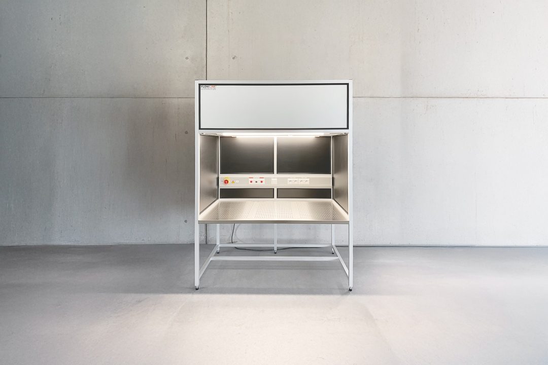 651311 FLOW.LINE® Box 1620x1080px - Sitzarbeitsplatz